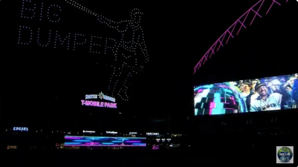 KyleTyphoid's tweet photo. .@jimrome #jimromeonx 

The Big Dumper up in drone lights

https://t.co/pUY6TMz7rY https://t.co/3o28kLUxBR