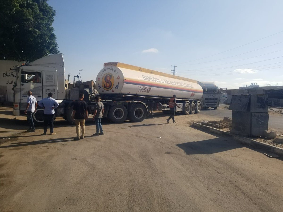 UNOPS_Chief's tweet image. My @UNOPS colleagues are continuing to deliver fuel across #Gaza, reaching the north this morning. Fuel is vital: without it, water can't be desalinated, hospitals lose power, bakeries stop. This is the lifeline for survival.