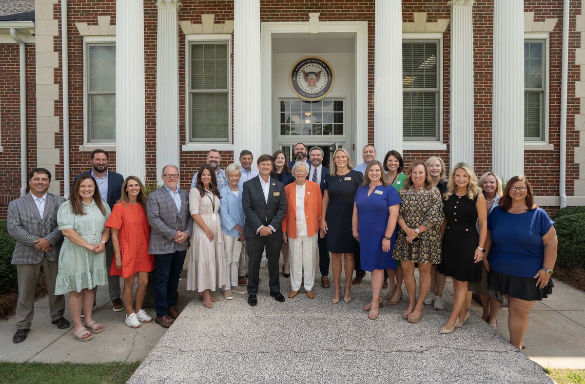 GovernorKayIvey's tweet image. Today, I stopped by the @cullmancityboe STEM Camp to join Alabama students in summer learning. I saw students that were busy, and that’s good!
Out-of-school time learning programs keep young minds sharp all summer — and that’s something I’ll always champion. #alpolitics