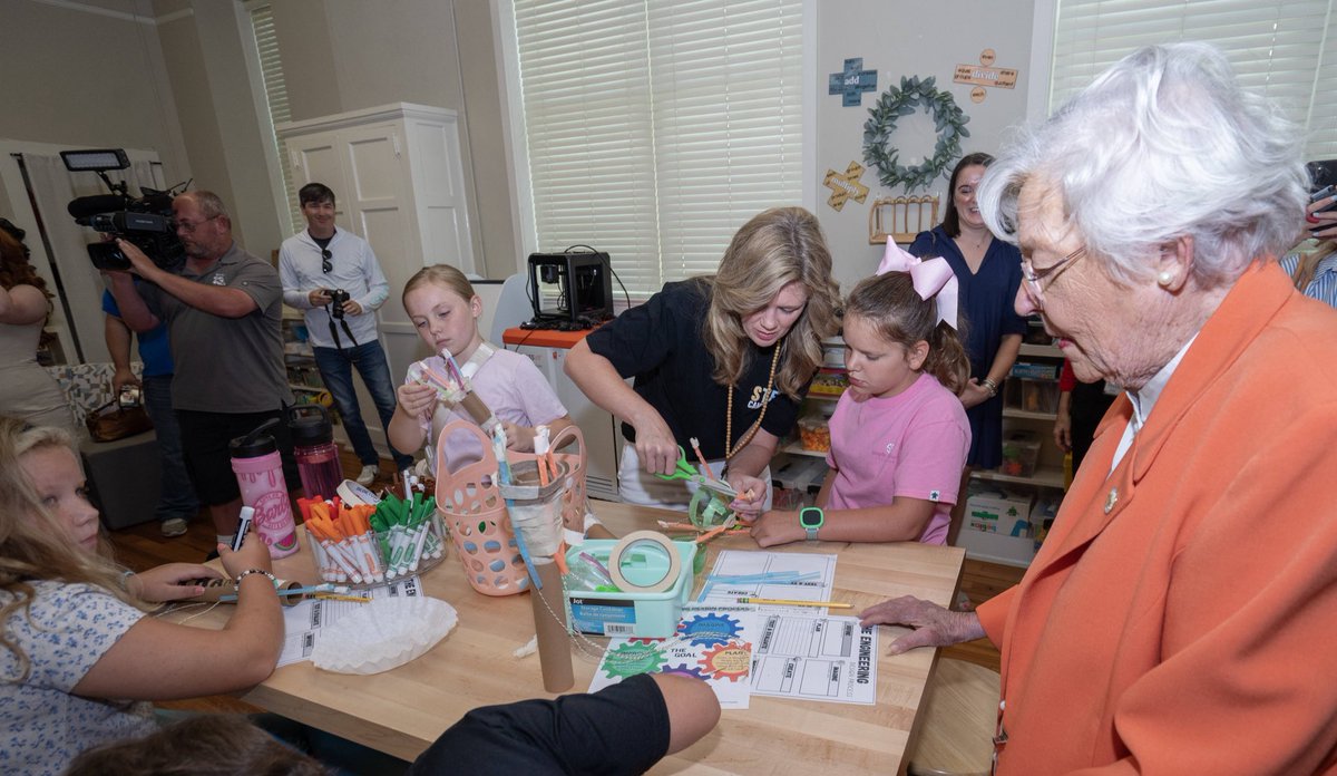 GovernorKayIvey's tweet image. Today, I stopped by the @cullmancityboe STEM Camp to join Alabama students in summer learning. I saw students that were busy, and that’s good!
Out-of-school time learning programs keep young minds sharp all summer — and that’s something I’ll always champion. #alpolitics