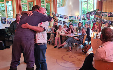 👋 Frens Schuring met pensioen
Onze docent veehouderij blijft zich inzetten voor eiwitarm voeren 🐄🌱 en het stikstofdebat.
Lees meer 👉 ap.lc/PjlAM

#warmonderhof #veehouderij #docentleven #duurzaamboeren #stikstof #aeresmbo #leuksteschoolvanNL
