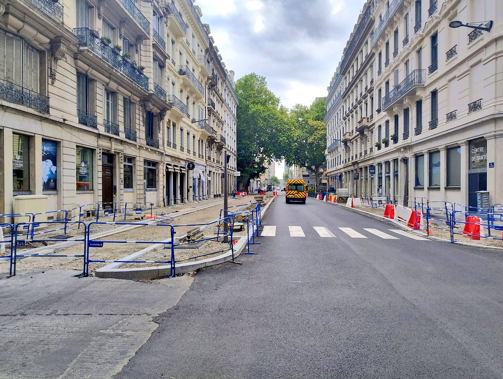 LyonAVelo's tweet photo. On avance bien entre les quais et Saxe
#VL11 #Bonnel https://t.co/lPtuhyM1CU