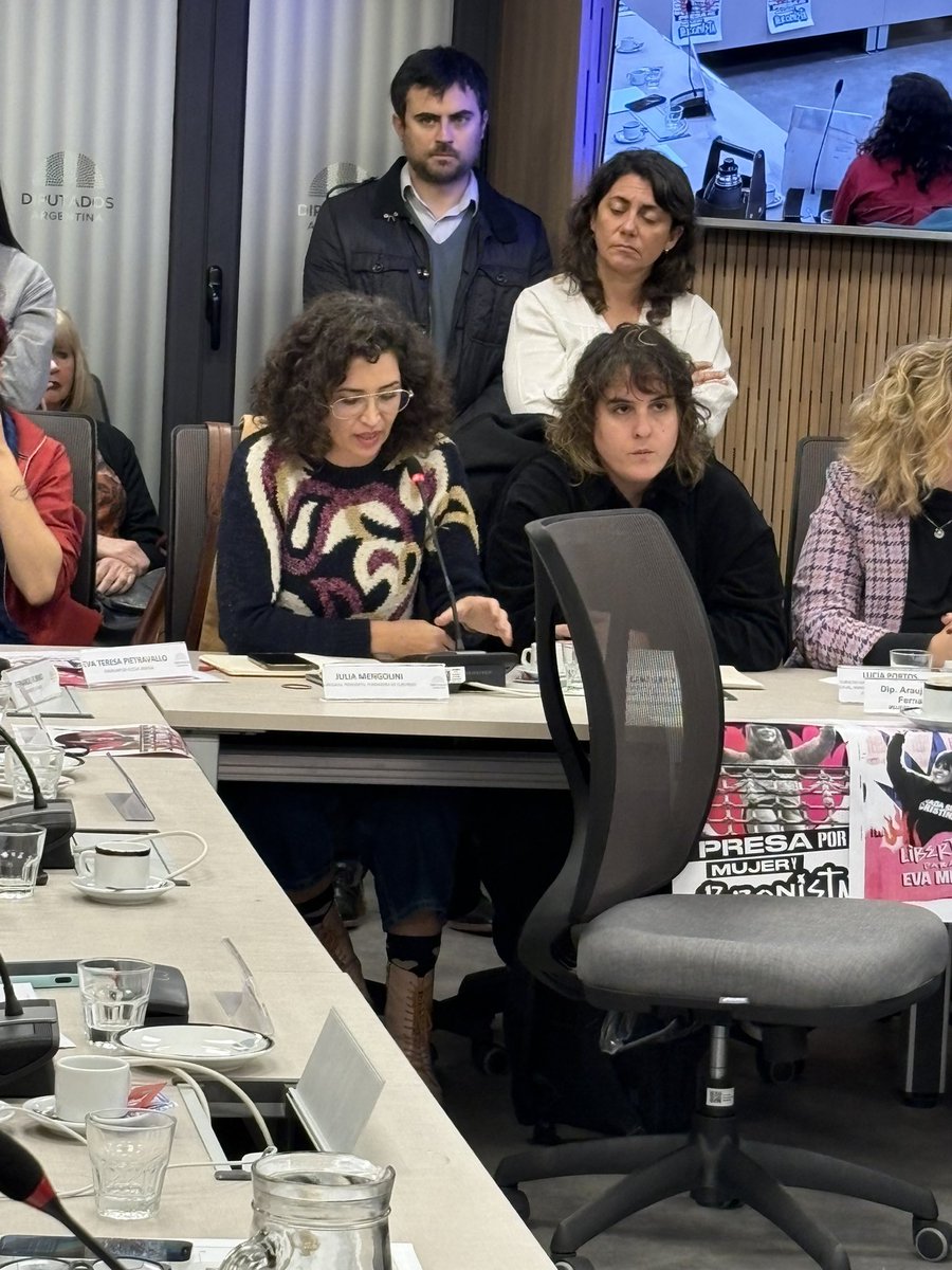 Expone <a href="/juliamengo/">Julia Mengolini</a> “soy Victima de una campaña. Armaron videos con IA de pornografia. Circulan en X y los peores en a Telegram. Me llegan amenazas a mi mail y redes personales. El presidente twiteo sobre mi 93 tweets lo que genera acciones directas. Me llegan cientos de mensajes”