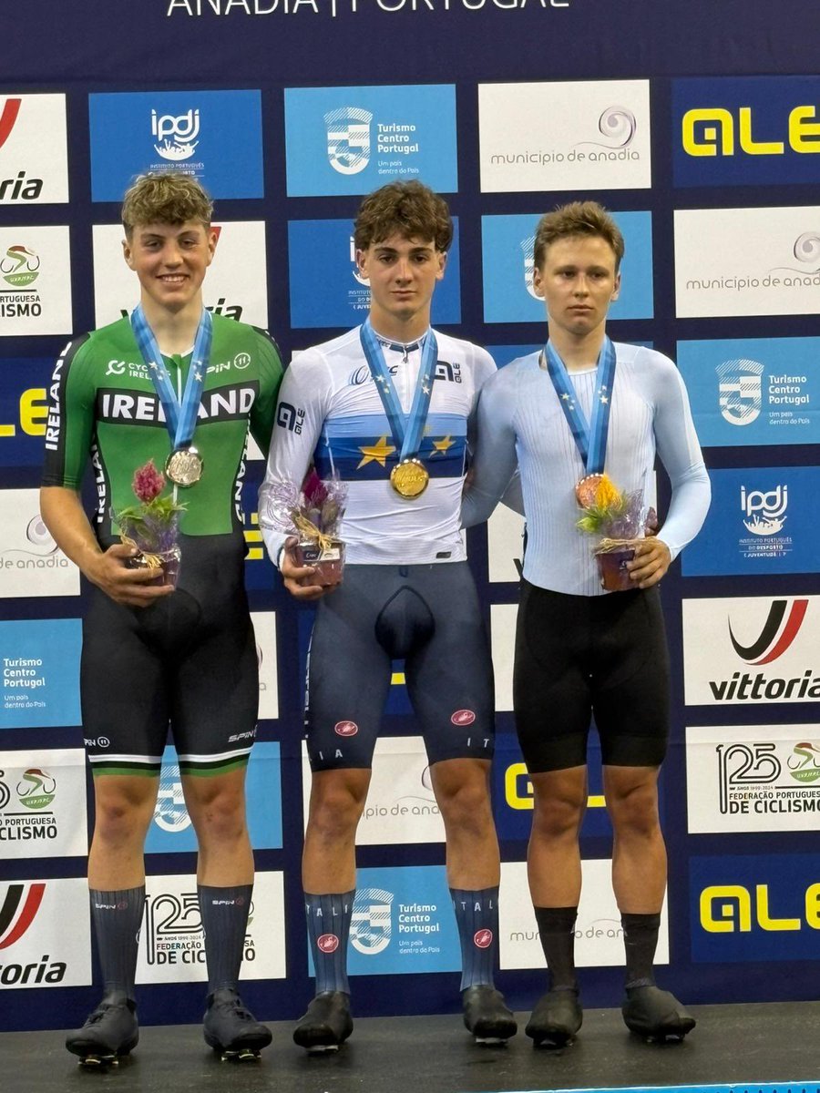 Max Fitzgerald takes silver in the Junior Scratch Race at the European Championships 💪🏻☘️