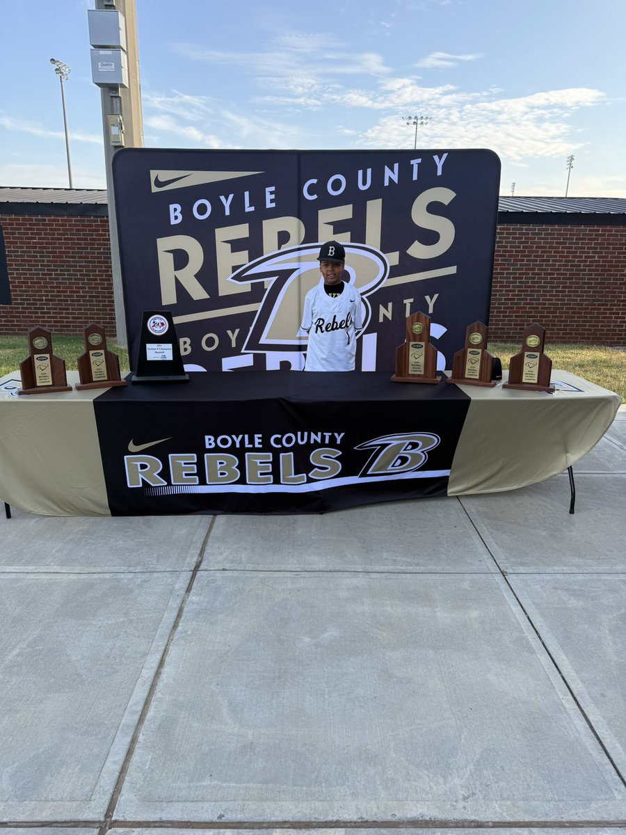 BoyleCoBaseball's tweet image. Boyle County Rebel Youth Baseball Camp was a success! We had a great time working with the future Rebels. They all worked extremely hard the past two days and we look foward to seeing them at camp again. ⚾️
The future is bright! Go Rebels!