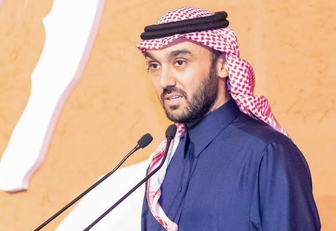في عهد وزير الرياضة الحالي عبدالعزيز بن تركي الفيصل :
- تراجع كبير لمستوى المنتخب السعودي وبشكل خطير .. 
- يمر المنتخب السعودي بأسوأ مرحلة في تاريخه..
- تراجع كبير لمستوى الاندية جميعا غيّبها عن البطولات بخلاف نادي الهلال ..
- التحكّم في الأندية الكبيرة بخلاف نادي واحد ..
- 90 %