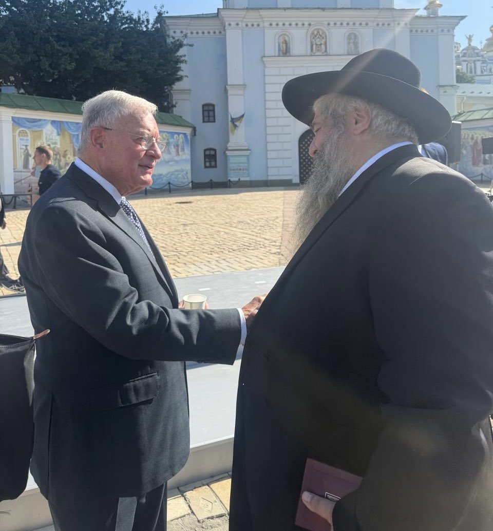 RabbiUkraine's tweet image. Today I had several meetings with the distinguished Special Representative of U.S. President Donald Trump @generalkellogg
This is not my first meeting with Mr. Kellogg, we have known each other for some time, since our meeting in Washington, where I blessed him to help Ukraine…