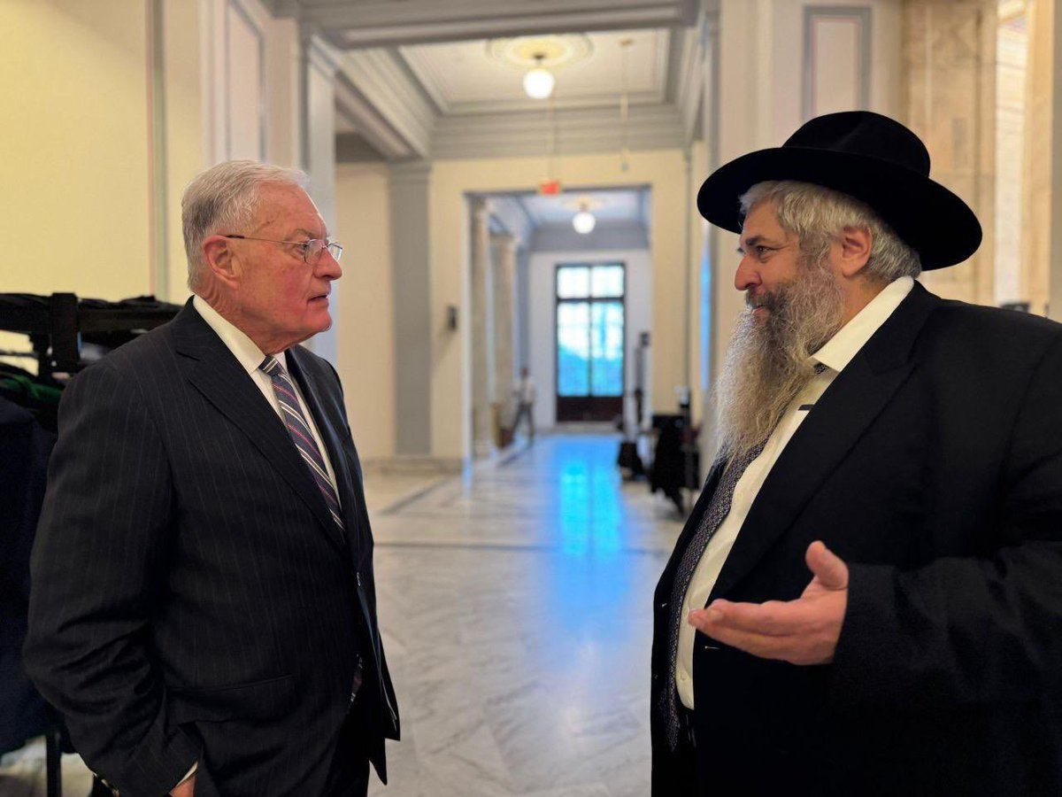 RabbiUkraine's tweet image. Today I had several meetings with the distinguished Special Representative of U.S. President Donald Trump @generalkellogg
This is not my first meeting with Mr. Kellogg, we have known each other for some time, since our meeting in Washington, where I blessed him to help Ukraine…