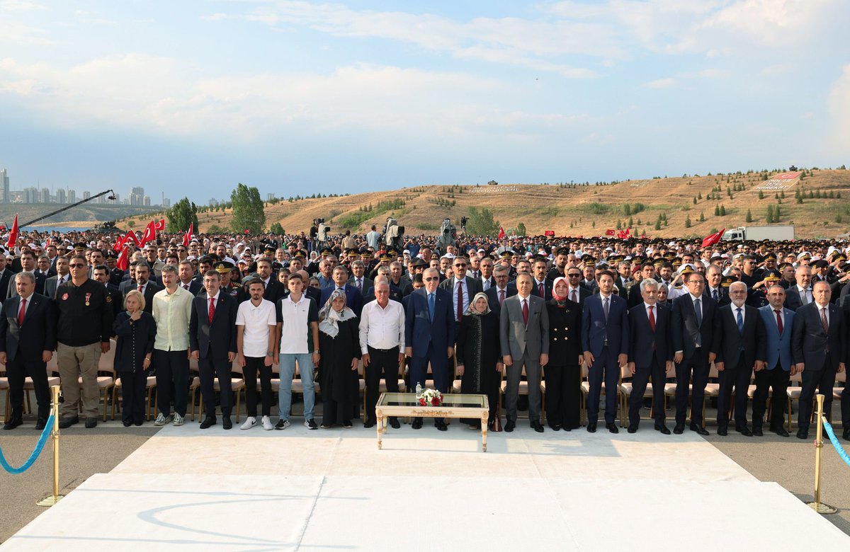 Ali Yerlikaya (@aliyerlikaya) on Twitter photo Cumhurbaşkanımız Sayın <a href="/RTErdogan/">Recep Tayyip Erdoğan</a>’ın teşrifleriyle, şehitler ocağı Gölbaşı Özel Harekat Daire Başkanlığımızda “15 Temmuz Demokrasi ve Milli Birlik Günü” programı düzenlendik.
Duygu dolu anların yaşandığı programda, Gölbaşı Özel Hareket Daire Başkanlığımızda şehadete eren Halit Cumhurbaşkanımız Sayın <a href="/RTErdogan/">Recep Tayyip Erdoğan</a>’ın teşrifleriyle, şehitler ocağı Gölbaşı Özel Harekat Daire Başkanlığımızda “15 Temmuz Demokrasi ve Milli Birlik Günü” programı düzenlendik.
Duygu dolu anların yaşandığı programda, Gölbaşı Özel Hareket Daire Başkanlığımızda şehadete eren Halit