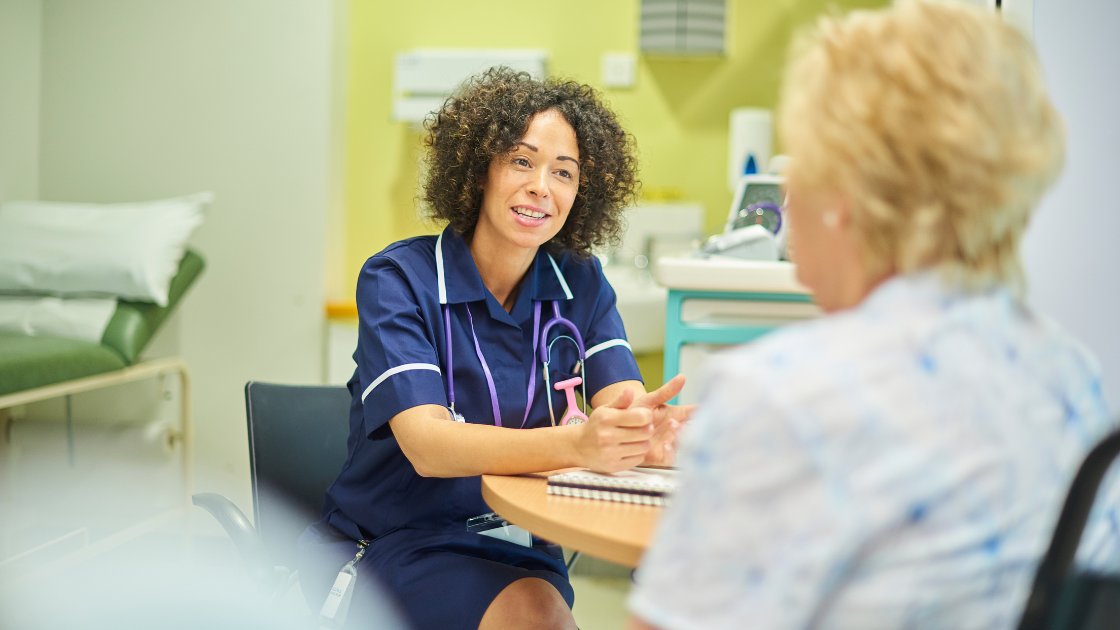 ParkinsonsEN's tweet image. People with Parkinson’s should be allowed to manage their own medication in hospital if they're well enough to do so.
Our guide will help you develop a self administration policy to keep patients safe and prevent missed doses of medication.
Read it here: bit.ly/3Ix22Xf