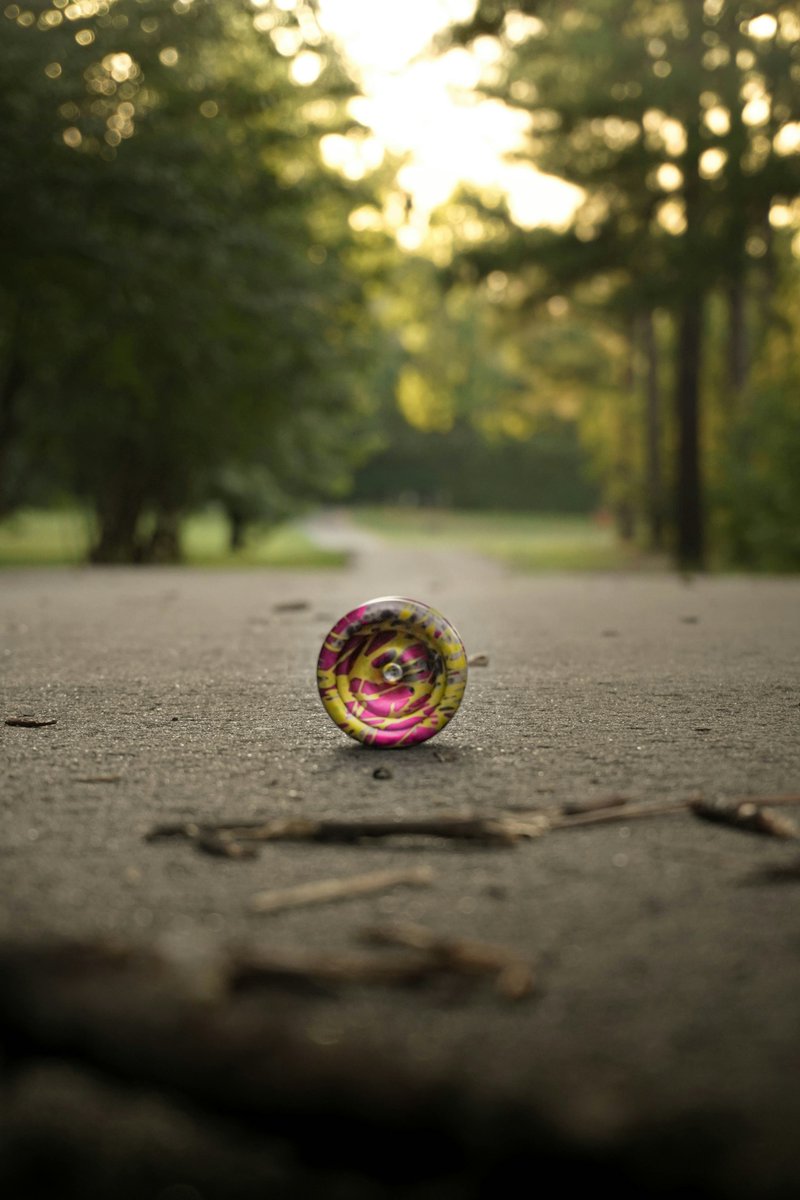 Do you throw your yo-yos over concrete or carpet? Pic shared by #MonkeyfingeRDesign Team Member Boosted_Begleri #MFDyoyo #yoyo