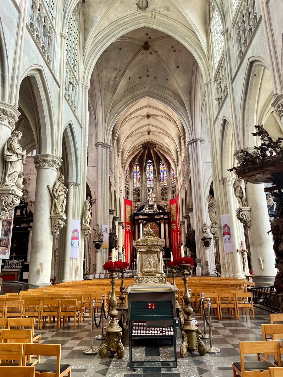 #TuesdayLunch #NoCookingTuesday #VolAuVent #Tagliatelle
Lots of time today as lunch was just a 2nd serving of vol-au-vent w tagliatelle.
Walkabout in Mechelen while Htje was at hairdresser. Wanted to pick up my new jeans but forgot that from July on shop is closed on Tuesdays!