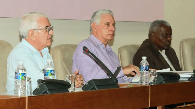 🇨🇺| Ideas del presidente Miguel Díaz-Canel Bermúdez sobre la sensibilidad con que deben abordarse los problemas de nuestro pueblo: 

Abro hilo 

🗣️| Para enfrentar y resolver los problema hay que reconocerlos.

#PoderPopular