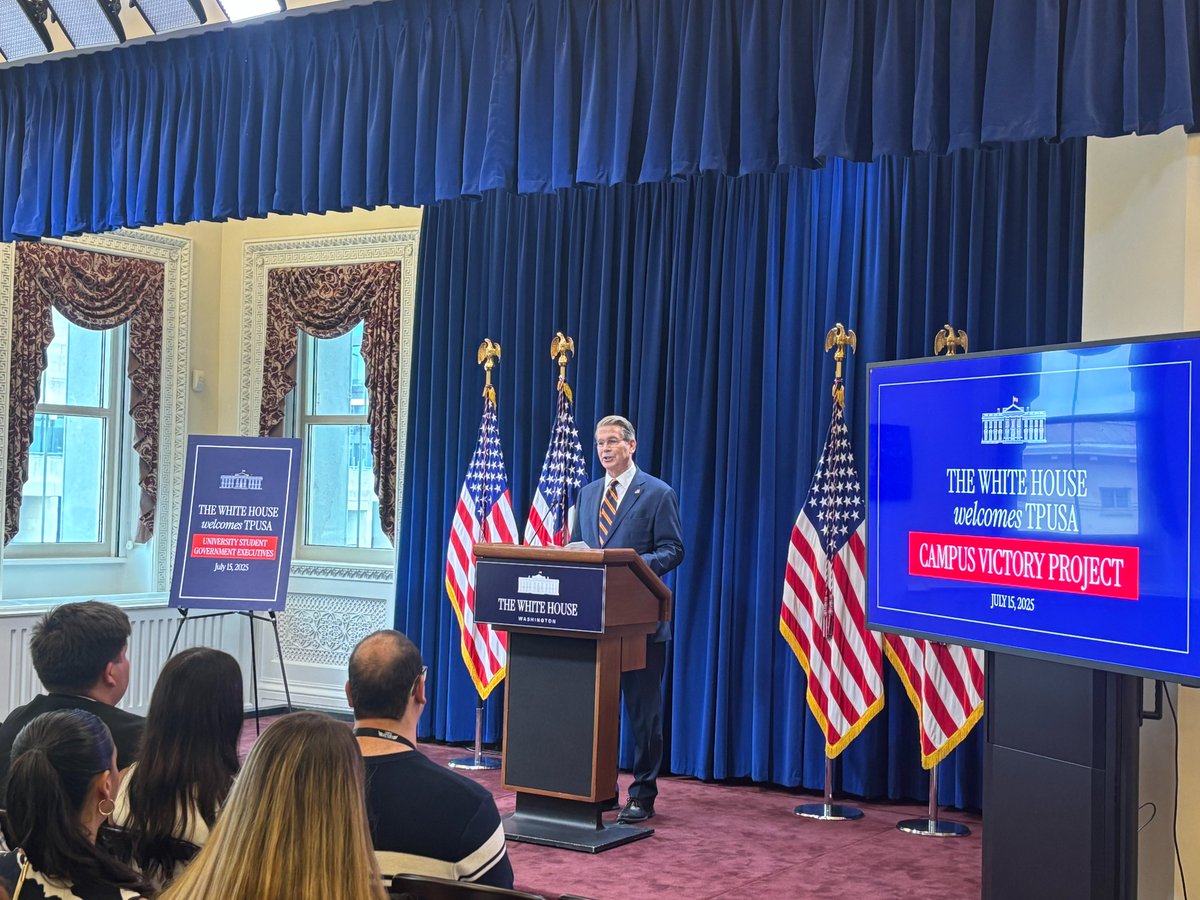 SecScottBessent's tweet image. Today, I had a fantastic conversation with student leaders at @TPUSA's Campus Victory Forum at the White House.
We discussed how @POTUS's policies are unleashing a new Golden Age for America, creating wealth & prosperity for all.
The future is bright for the next generation and…
