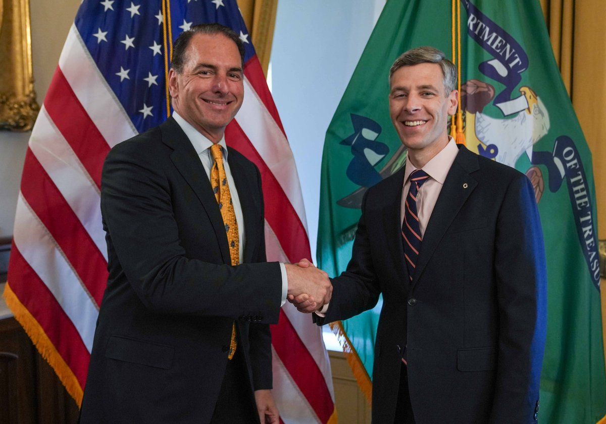 TreasuryDepSec's tweet image. Today, I had the honor of swearing in Jonathan Gould as the 32nd Comptroller of the Currency.
I had the privilege to work with Jonathan during the first Trump Administration when he served as Senior Deputy Comptroller and Chief Counsel at OCC, his extensive experience will help…