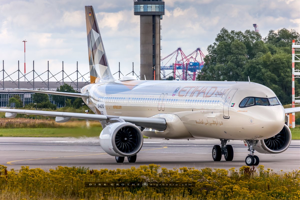 digro65's tweet image. the first Airbus A321LR for @etihad Airways will be delivered this coming week, A6-LRA had another testflight today at Airbus Hamburg in full livery now...