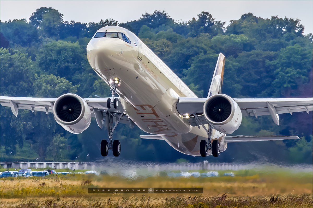 digro65's tweet image. the first Airbus A321LR for @etihad Airways will be delivered this coming week, A6-LRA had another testflight today at Airbus Hamburg in full livery now...