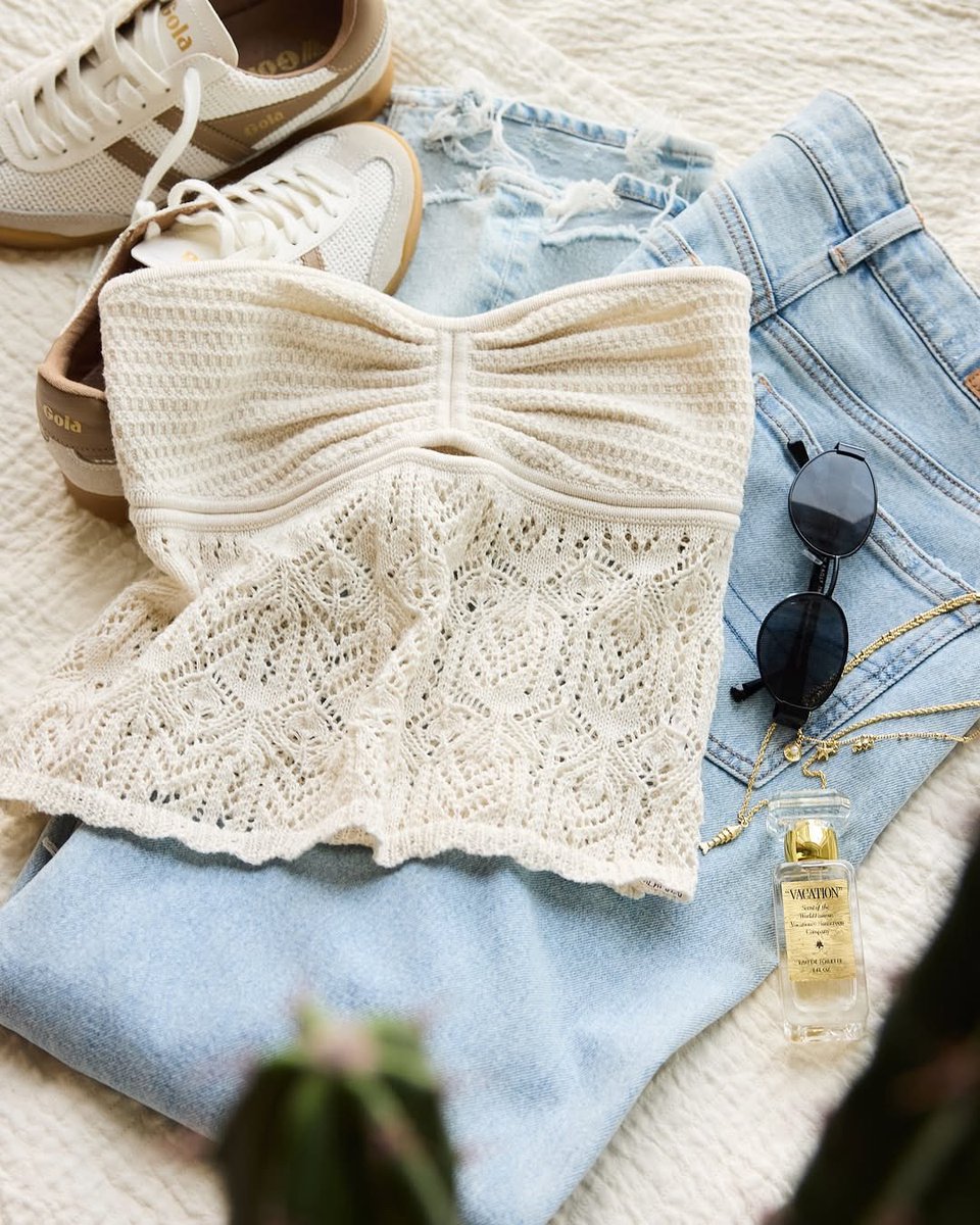 Vacay Vibes on the road🧳🚗
Si las vacaciones no vienen a ti, ¡ve por ellas! El outfit perfecto está aquí 👉 bit.ly/4iuG5Vk