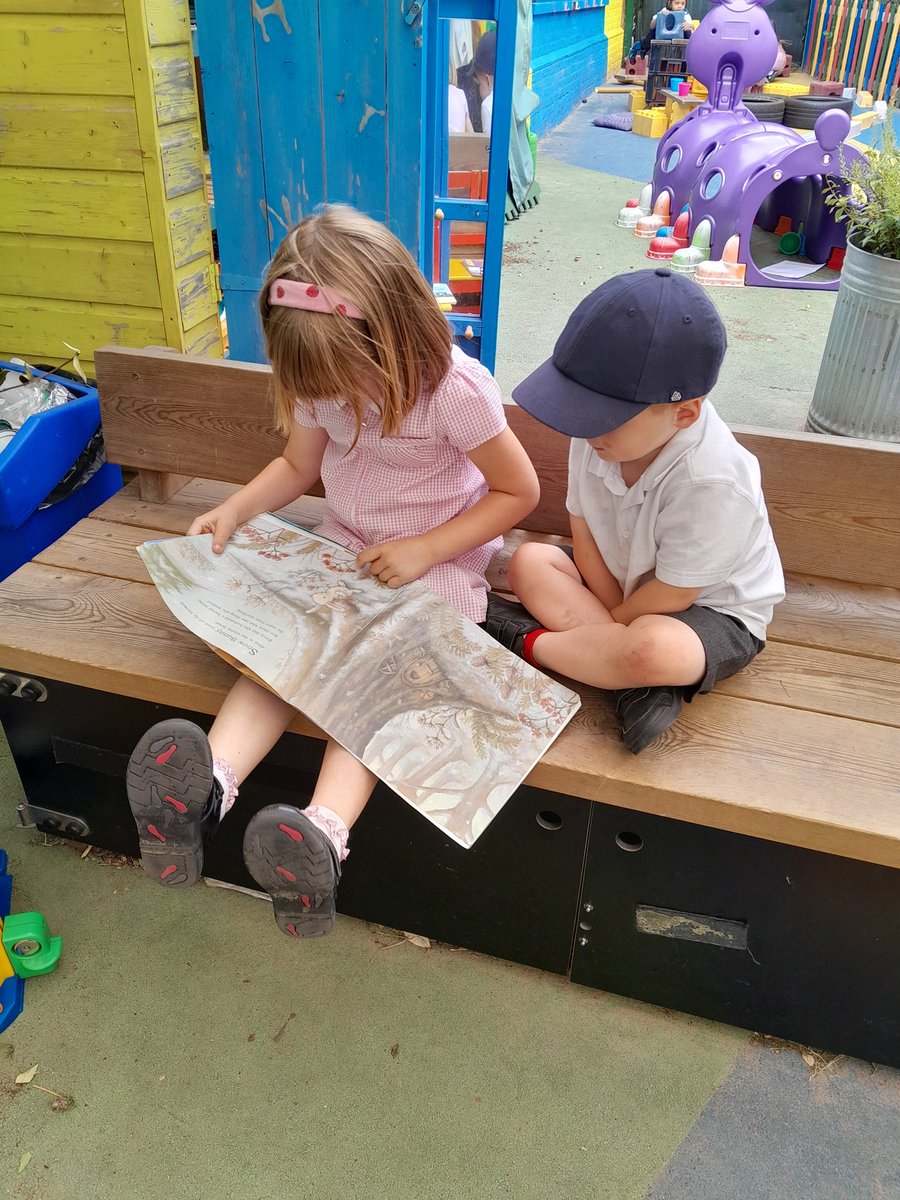 A spot of outdoor reading with our nursery friends. <a href="/busheyheathjm/">Bushey Heath Primary</a> @
<a href="/MissRossingtonR/">Nursery</a> #busheyheathliteracy #busheyheathPSED