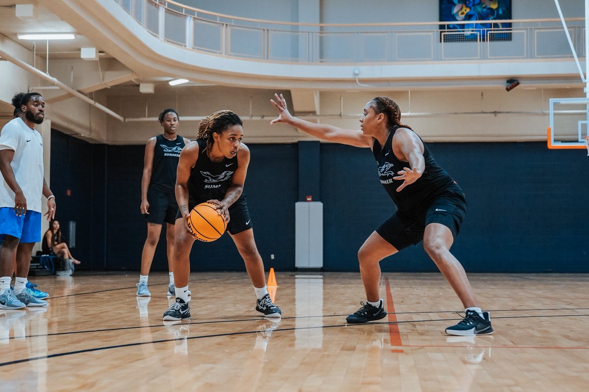 UTSAWBB's tweet image. It's a work day👷♀️
#BirdsUp 🤙 | #LetsGo210 | #CashIn 🏀
