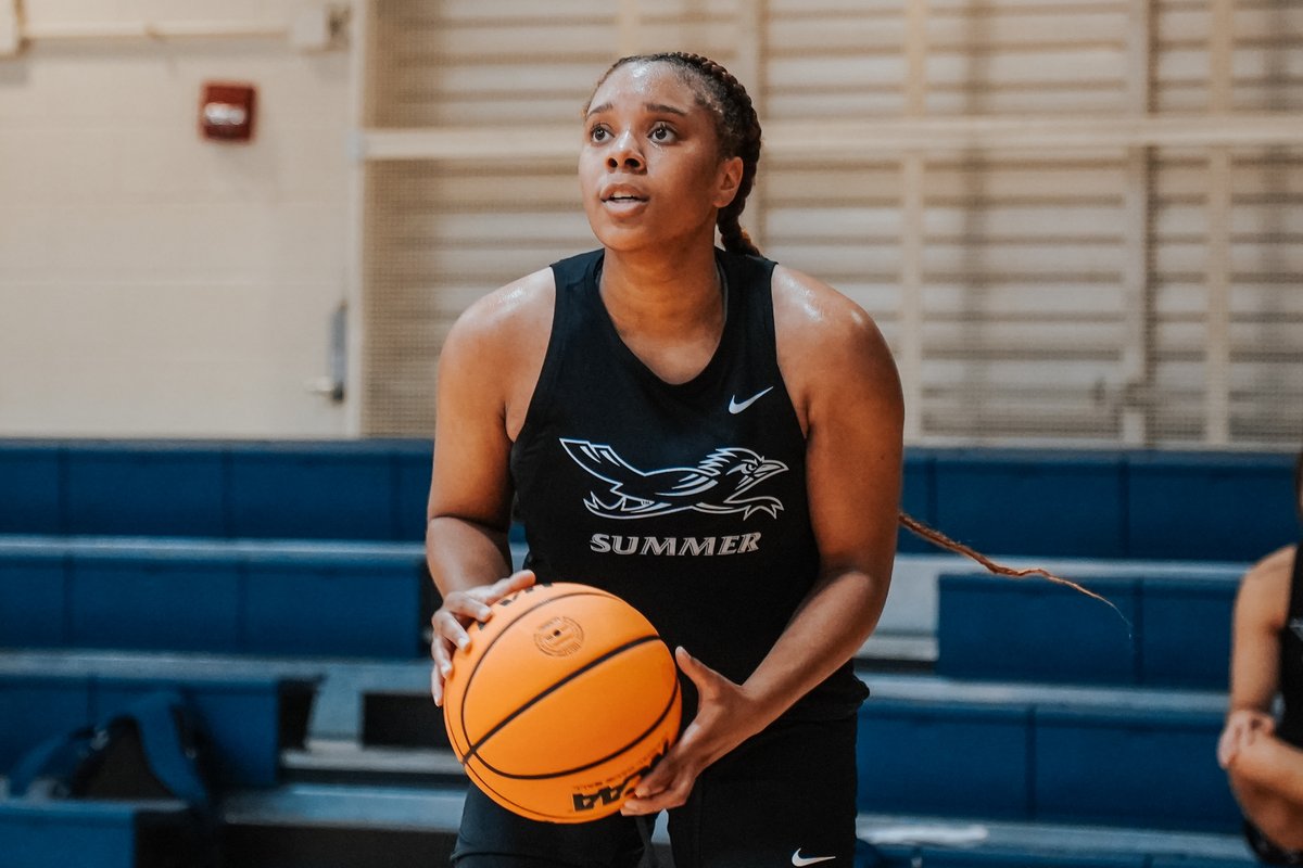 UTSAWBB's tweet image. It's a work day👷♀️
#BirdsUp 🤙 | #LetsGo210 | #CashIn 🏀