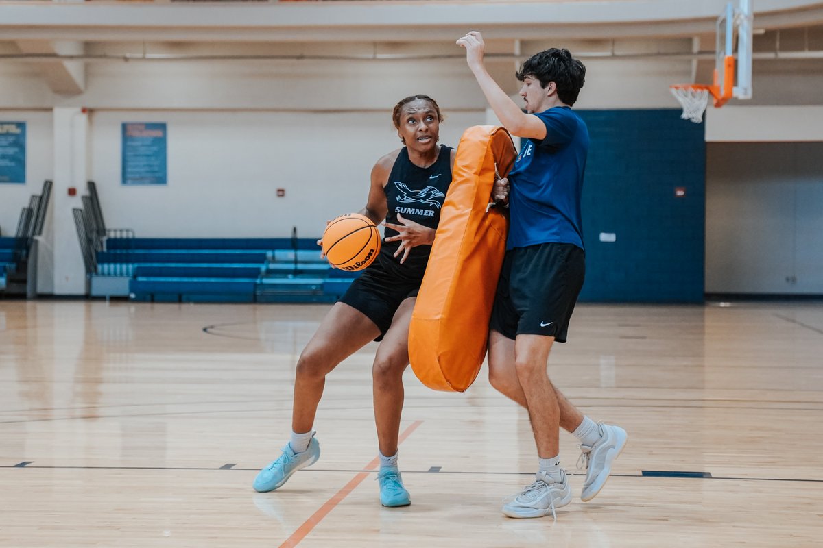 UTSAWBB's tweet image. It's a work day👷♀️
#BirdsUp 🤙 | #LetsGo210 | #CashIn 🏀