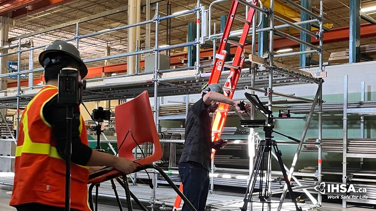 IHSAnews's tweet image. Behind the scenes! We’re filming new safety talk videos about extension #ladders and #scaffolds at the Carpenter’s Training Centre today in #Vaughan. 📹🦺

👉 Visit our YouTube channel to discover our popular series of #safetytalk videos: ow.ly/UANN50Wqazc