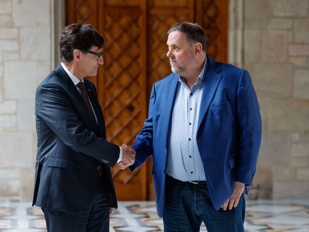 Enterramorts i mossèn!!
Pactant el funeral de Catalunya?