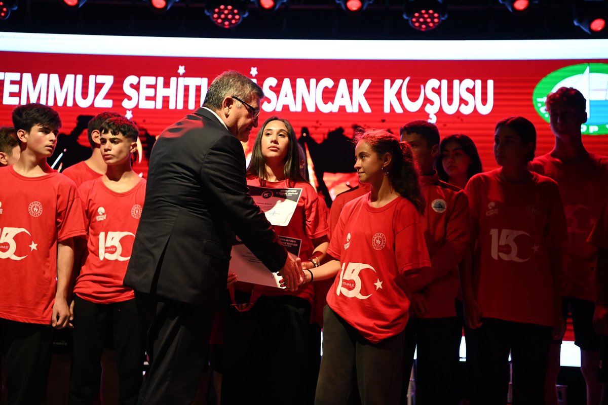 T.C. Sinop Valiliği (@tcsinopvaliligi) on Twitter photo 🇹🇷O Mübarek Bayrak İşte Bu Bayrak..
🇹🇷15 Temmuz Demokrasi ve Milli Birlik Günü etkinlikleri kapsamında düzenlenen “Sancak Koşusu” gençlerimizin Şanlı Bayrağımızı Sayın Valimiz Dr. <a href="/mustafaozarslnn/">Dr. Mustafa Özarslan</a>’a teslim etmesiyle son buldu.
📌Ay Yıldızlı Sancağımızı dalgalandıran Sayın 🇹🇷O Mübarek Bayrak İşte Bu Bayrak..
🇹🇷15 Temmuz Demokrasi ve Milli Birlik Günü etkinlikleri kapsamında düzenlenen “Sancak Koşusu” gençlerimizin Şanlı Bayrağımızı Sayın Valimiz Dr. <a href="/mustafaozarslnn/">Dr. Mustafa Özarslan</a>’a teslim etmesiyle son buldu.
📌Ay Yıldızlı Sancağımızı dalgalandıran Sayın