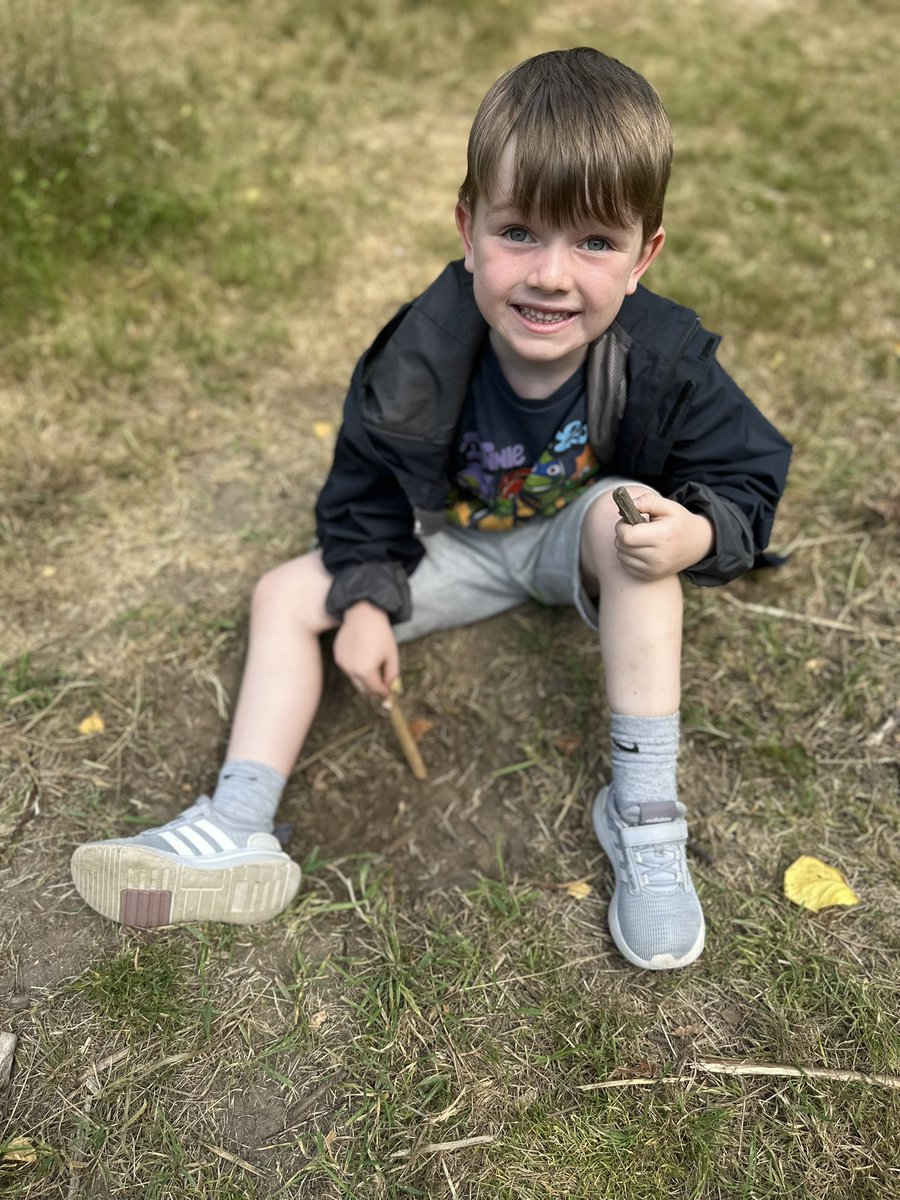 Reception had a fantastic final forest school session on Monday afternoon! They even tasted some pineapple from the campfire 🍍🔥