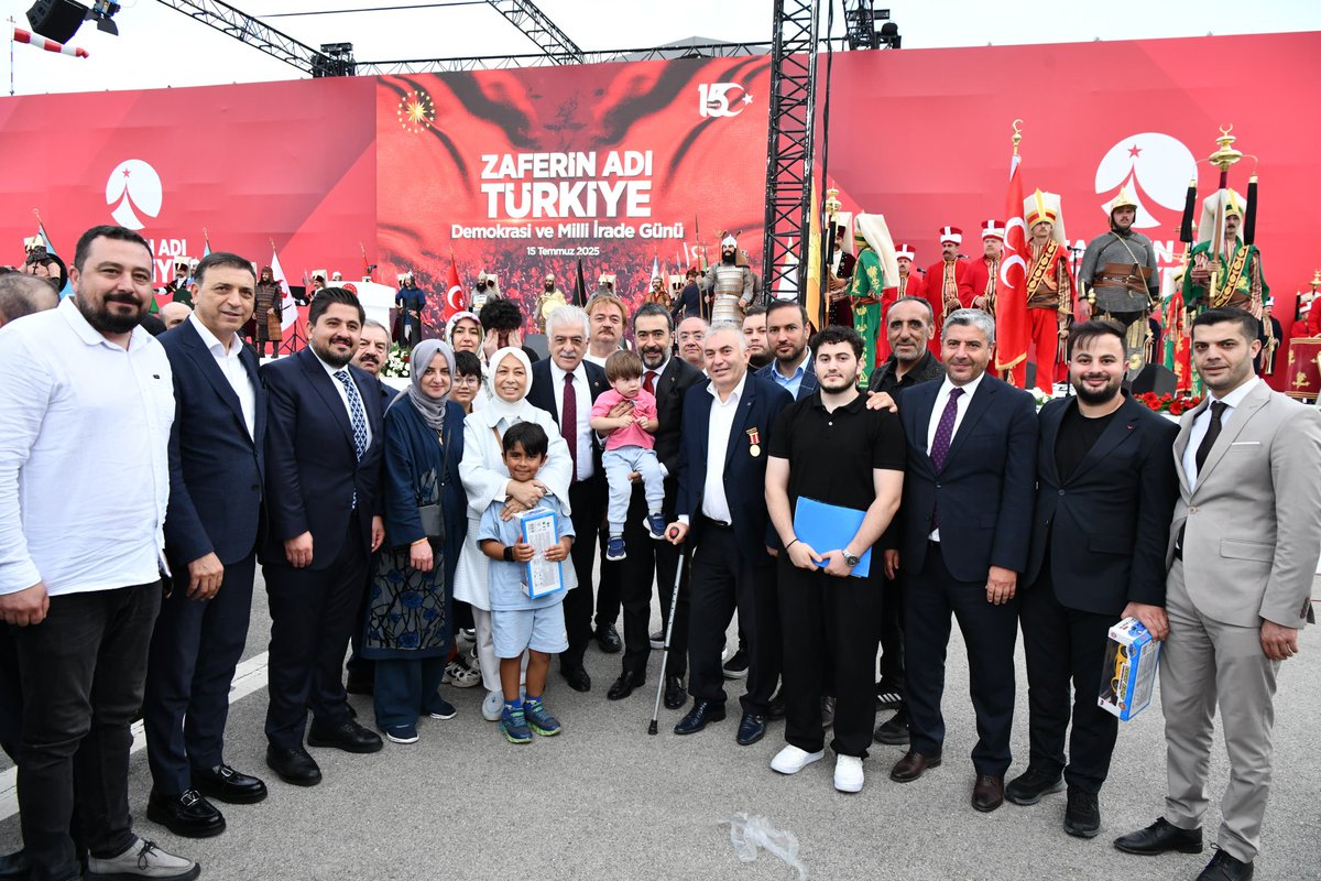 İl Başkanımız Sn. <a href="/hakanhanozcan/">Hakan Han ÖZCAN 🇹🇷</a>,İl Kadın Kolları Başkanımız Sn. <a href="/akgul_aysel/">Aysel Koçak Akgül</a> ve teşkilatımız , Cumhurbaşkanımız Sn. Recep Tayyip Erdoğan’ın teşrifleriyle, 15 Temmuz Demokrasi ve Millî Birlik Günü kapsamında Gölbaşı Özel Harekat Başkanlığı’nda düzenlenen anma programına