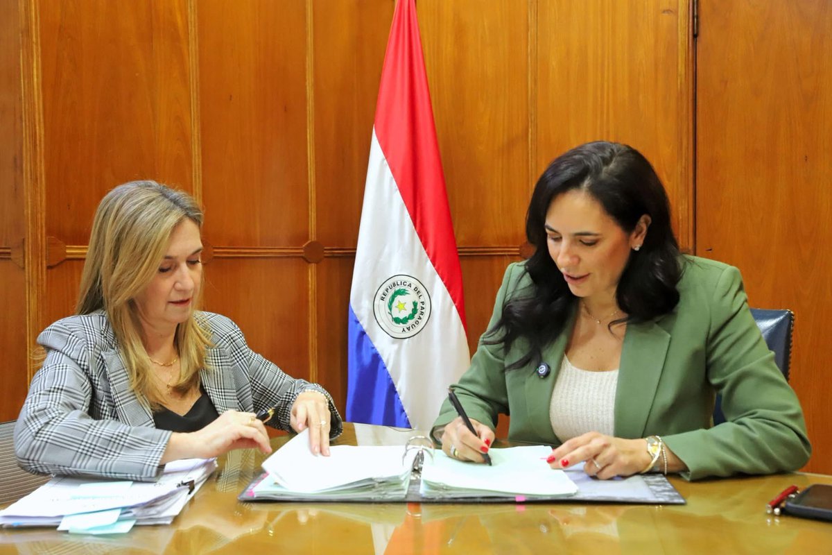 Hoy se oficializó la incorporación de los 30 buses eléctricos donados por Taiwán al sistema de transporte público del área metropolitana de Asunción.

Estas modernas unidades conectarán Asunción con San Lorenzo y Luque.
¡Vamos, Paraguay! 🇵🇾🤝🏻🇹🇼