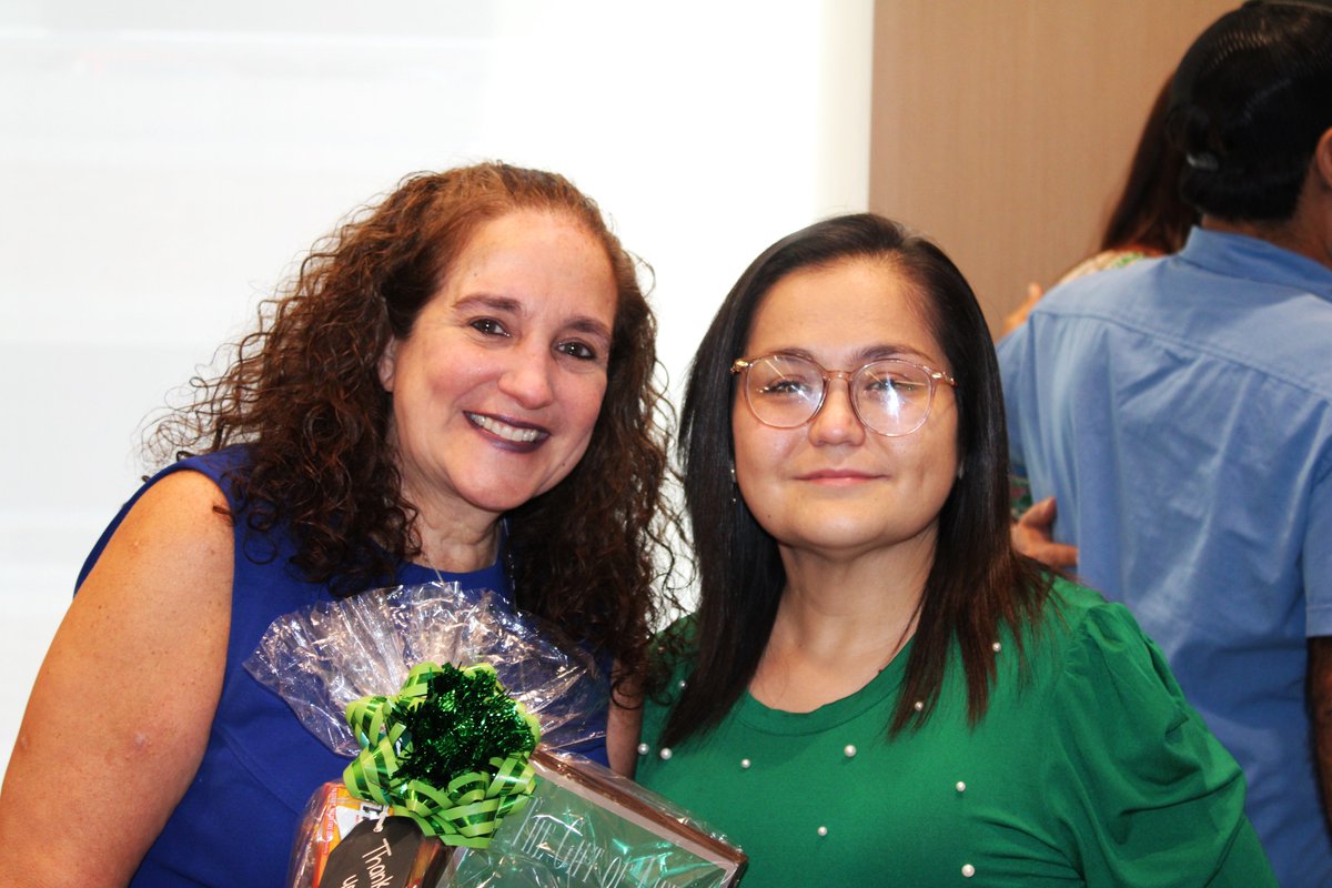 UnivTransplant's tweet image. In Oct 2023, Kristen DiCianna began her journey to become a living liver donor. By May, she gave part of her liver to a mom in need—changing two lives in a paired exchange. “I’d do it again in a heartbeat.” 💚 #LivingDonation #TransplantHero #DonateLife #LiverTransplant