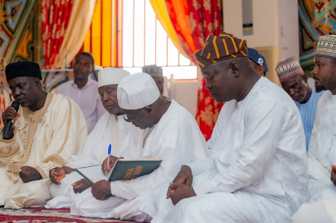 The NCFRMI Honourable Comission offered a condolence visit to His Royal Highness, the Andoma of Doma, on the painful loss of his daughter. 

May her gentle soul find peace in Al Jannatul firdaus and may the royal family be granted strength and healing.