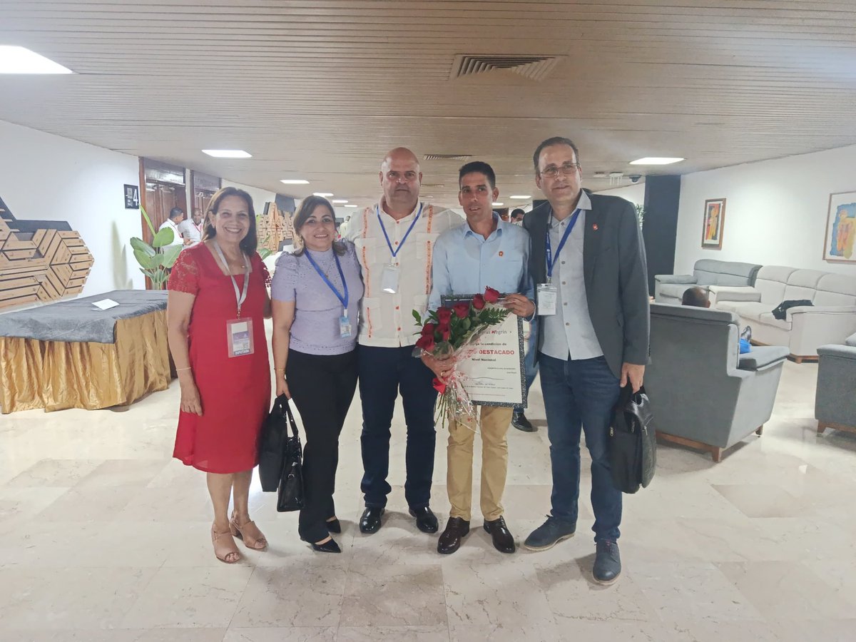 Susely Morfa González (@suselymorfag) on Twitter photo Sentimos un gran orgullo cuando se reconoció en presencia del 1er secretario del <a href="/PartidoPCC/">Partido Comunista de Cuba</a> <a href="/DiazCanelB/">Miguel Díaz-Canel Bermúdez</a> y el Presidente de la <a href="/AsambleaCuba/">Asamblea Nacional Cuba</a> y del Consejo de Estado Esteban Lazo al presidente de la asamblea municipal del #PoderPopular en Quemado de Güines como cuadro destacado. Sentimos un gran orgullo cuando se reconoció en presencia del 1er secretario del <a href="/PartidoPCC/">Partido Comunista de Cuba</a> <a href="/DiazCanelB/">Miguel Díaz-Canel Bermúdez</a> y el Presidente de la <a href="/AsambleaCuba/">Asamblea Nacional Cuba</a> y del Consejo de Estado Esteban Lazo al presidente de la asamblea municipal del #PoderPopular en Quemado de Güines como cuadro destacado.