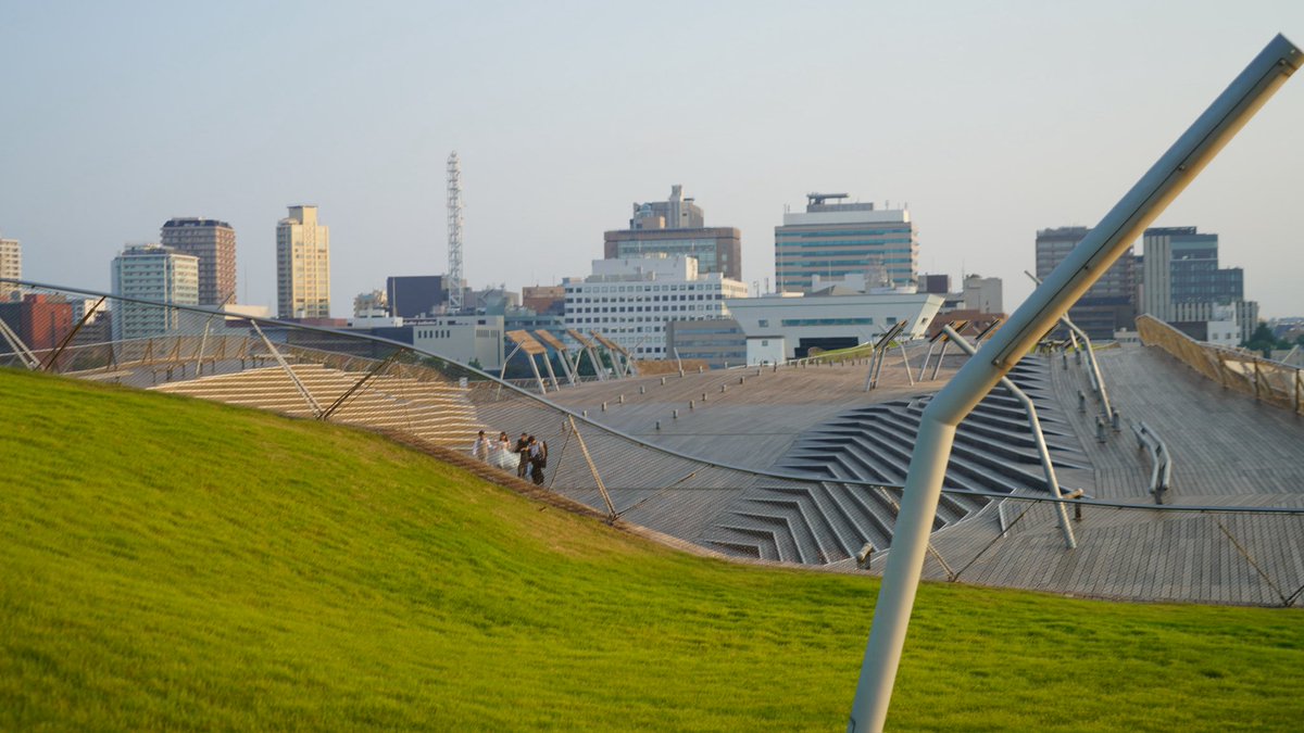 JonTugores's tweet image. Uma, la meva petita de 17 anys vol ser arquitecte. Em demana per edificis que li facin pensar, que surtin de la zona de confortโฆ
Terminal de Yokohama, Japรณ, dels FOA!
Brillant