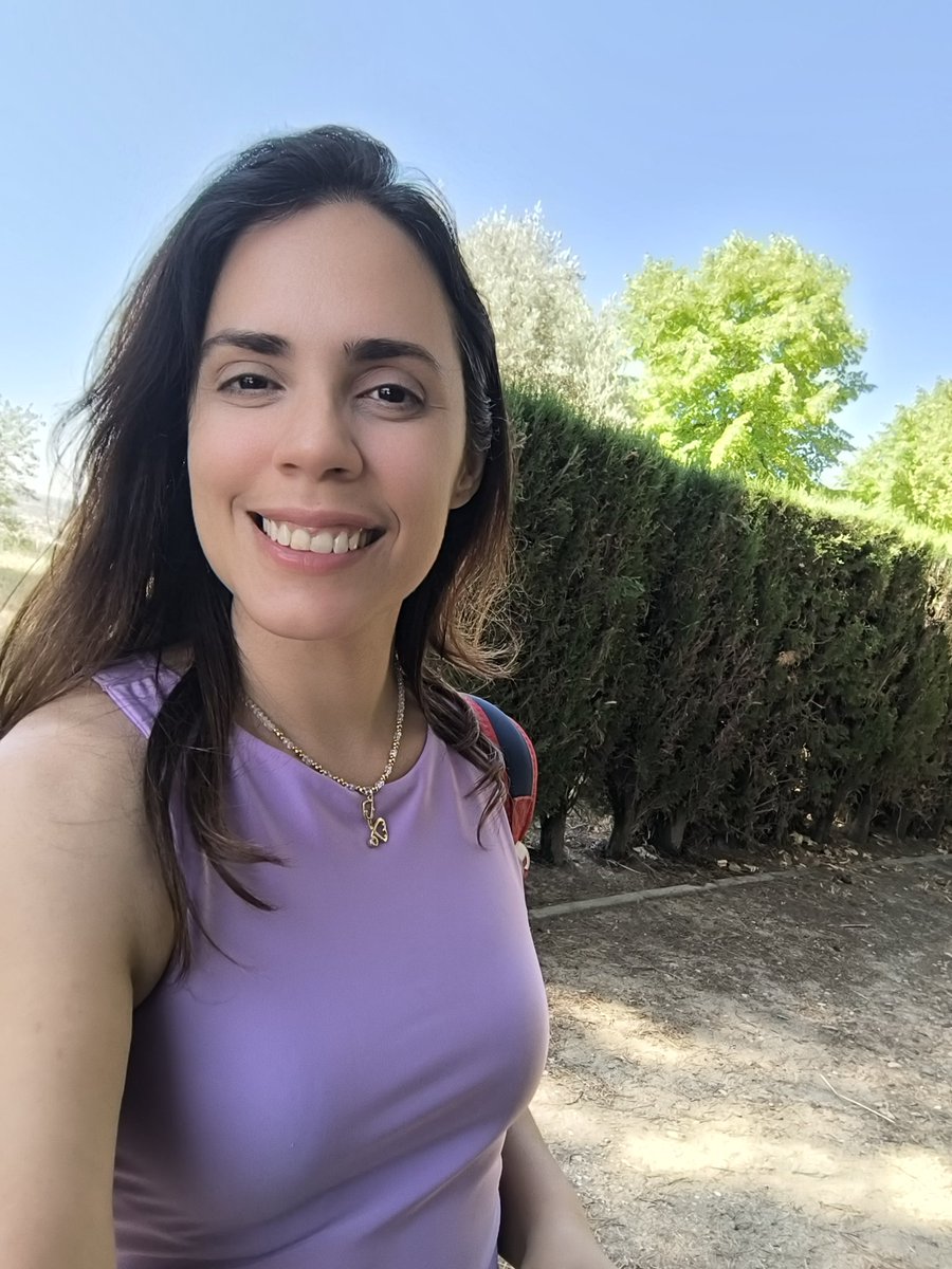 dra_regenmedica's tweet image. Trying to slow down the aging process by eating no junk food at all. No make up. No fillers. No plastic surgeries. Drinking enough water. Spending real time with my family. Being thankful. Working enough. Being honest. Living with not many possessions, just the basics 🙏