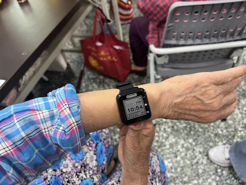 CASTAC_AAA's tweet image. What are we to make of “humanitarian wearables”? Today on #Platypus, Aaron Su discusses Indigenous health, data sovereignty, and digital colonialism in Taiwan.
Read this fascinating post here: blog.castac.org/2025/07/the-so…