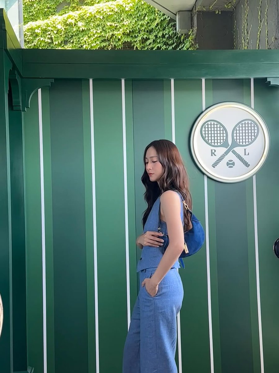 krystclass's tweet photo. [Krystal IG]

“best sunday with @.wimbledon @.poloralphlauren &amp; strawberries and cream🍓💚🎾
#.PoloRalphLauren #.PoloRLStyle #.RLTennis #.Wimbledon #.Wimbledon2025” https://t.co/HyerELssMi