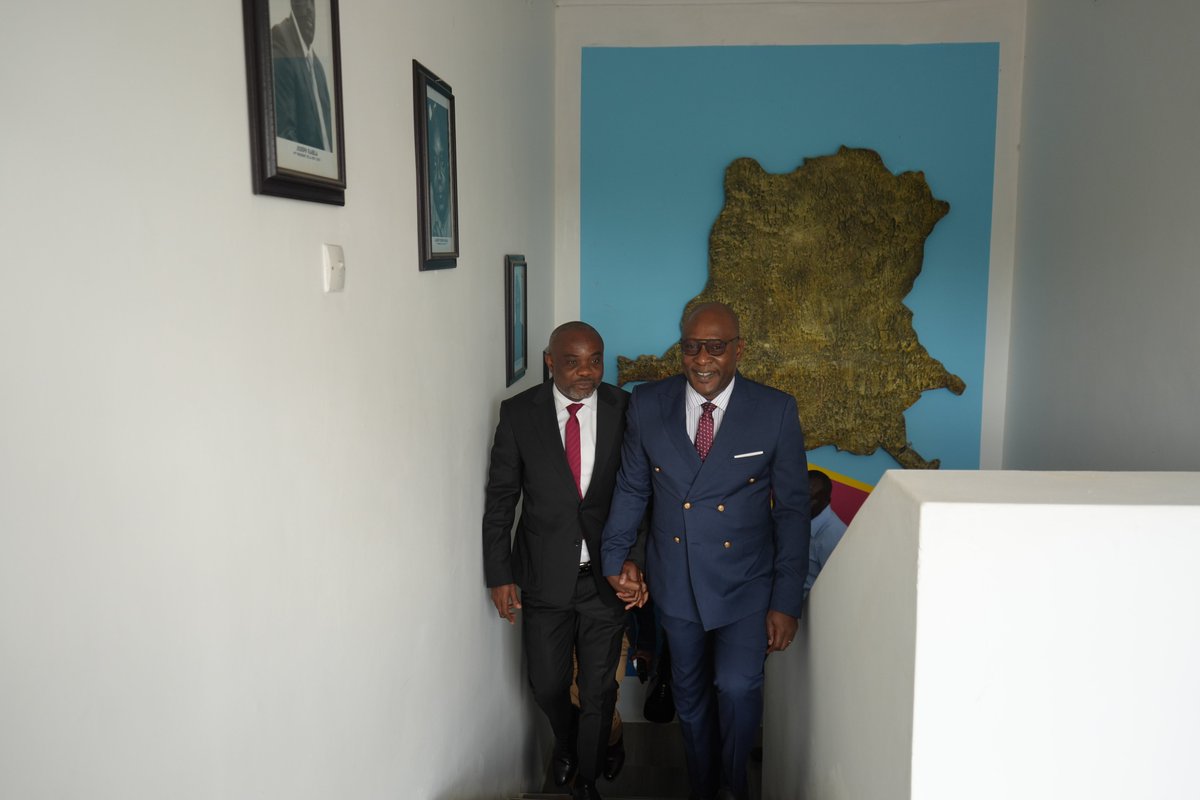 DrcZambia's tweet photo. Ce 15 /07/2025 — L’Ambassadeur Serge Didier Bapaga Tepupileka, a reçu à Lusaka le Vice-Gouverneur du Sud-Kivu, Mᵉ Jean-Jacques M’yewa Elakano, en mission pour la 2ᵉ réunion régionale du comité PFCIGL.
#RDC #Zambie #SudKivu #PFCIGL #Diplomatie #IntégrationRégionale https://t.co/CfQaO2Y15I