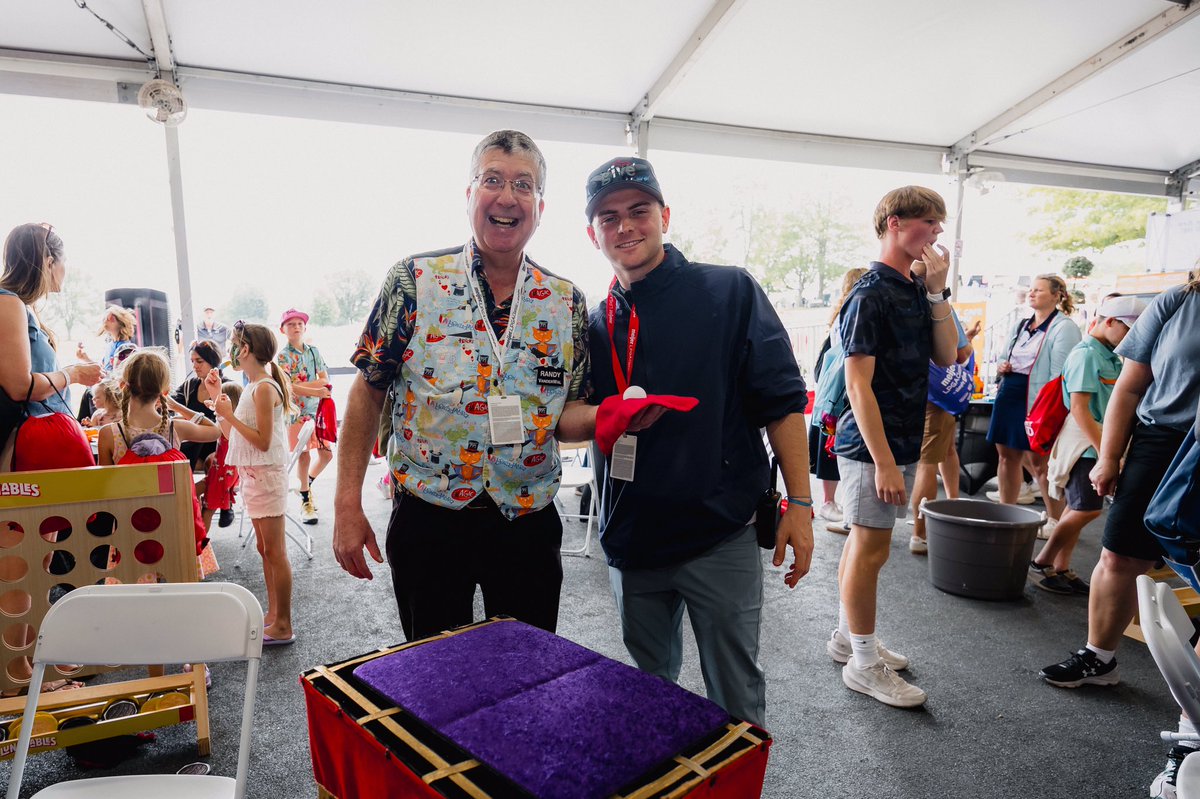 vanderwalmagic's tweet image. Just received six pics of me performing magic at this year’s Meijer LPGA Classic held Father’s Day weekend.  First pic is Steven Izzo and me.  Full post at instagram.com/p/DMIijTIsciB/…

#iwork4meijer 
#meijerlpgaclassic 
#vanderwalmagic 
#vanderwalmagicshows
