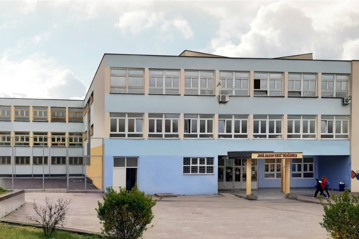 🥇 Hasan Kikić Elementary in Gračanica is 🇧🇦 Bosnia’s 1st school to become an official ‘prosumer’ of electricity!

♻️ A 20kW solar plant powers the school &amp; sends surplus energy to the grid.

🤝🏻 Powered by partnership: Local authorities + OSF-WB

#JustGreenTransition #OSFWB