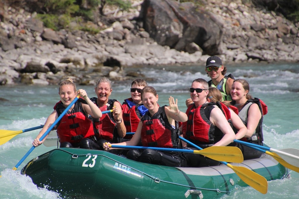 🚣🏽Join Jasper Rafting Adventures for an unforgettable whitewater journey through stunning Jasper National Park! Explore the environment and history while refreshing your mind, body, and soul.  @jasperrafting 🏔️

canadream.com/blog/july-2025…