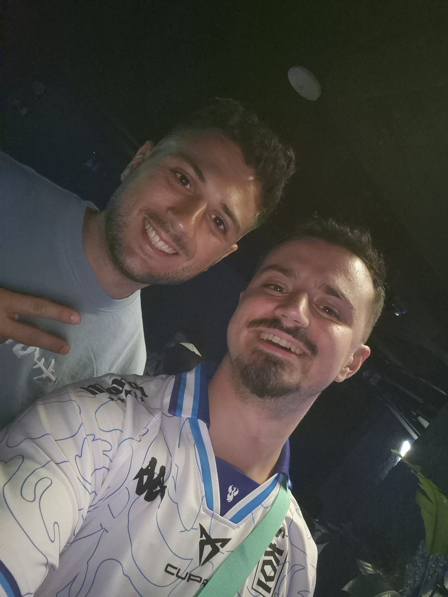 Rodrigo Yagüe (@rodrigoyp98) on Twitter photo Amables, ilusionados y echaos "palante", así es nuestra nueva academia 💜💙 <a href="/MovistarKOILoL/">Movistar KOI League of Legends</a>
Agradecer a <a href="/jaimemellado_/">Jaime Mellado</a> <a href="/KuentinLoL/">Kuentin</a> <a href="/xDisgrce/">Disgrace</a> <a href="/LuisResett/">Luis Filgueira</a> <a href="/jinjoxyz/">jinjoxyz🦭</a> y <a href="/PlagueRat6/">Nuša Klepec</a> por el ratito charlando 😊 Amables, ilusionados y echaos "palante", así es nuestra nueva academia 💜💙 <a href="/MovistarKOILoL/">Movistar KOI League of Legends</a>
Agradecer a <a href="/jaimemellado_/">Jaime Mellado</a> <a href="/KuentinLoL/">Kuentin</a> <a href="/xDisgrce/">Disgrace</a> <a href="/LuisResett/">Luis Filgueira</a> <a href="/jinjoxyz/">jinjoxyz🦭</a> y <a href="/PlagueRat6/">Nuša Klepec</a> por el ratito charlando 😊