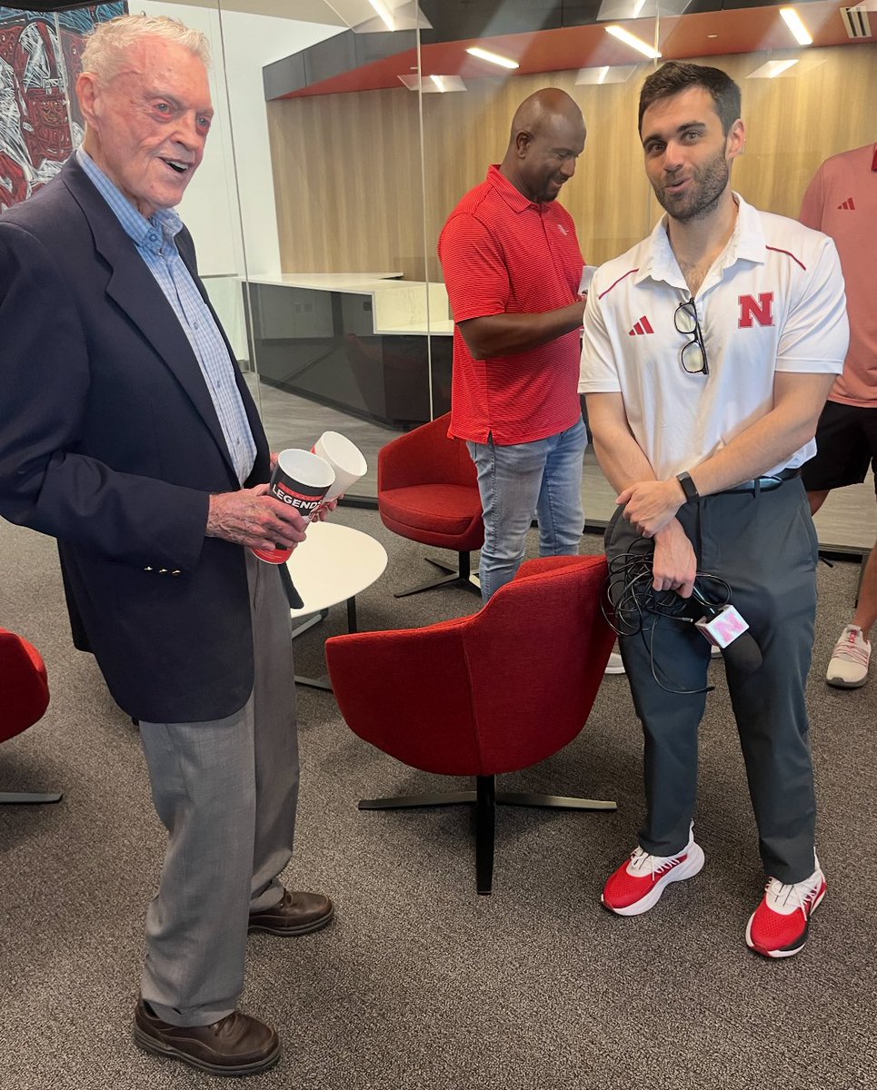 CrooksPBP's tweet image. Great to meet the LEGEND himself Coach Osborne at our @HuskersRadio studios today!
Greatness personified!
📸 @JessicaCoody