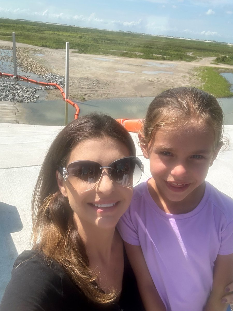 CaseyDeSantis's tweet image. We have an obligation to leave Florida’s environment to our children better than we found it. Proud to show Madison the major victory of the C-43 reservoir opening. This project will move 650,000 gallons of water a minute to clean water from Lake Okeechobee and send it toward the…