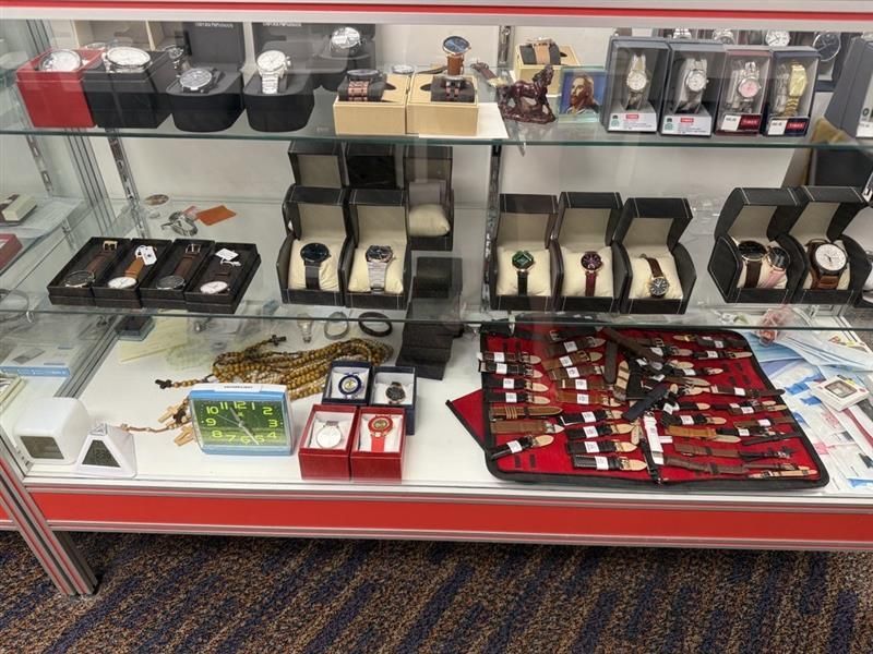 TimTierney's tweet image. Looking for expert watch and jewellery repair right here in the community? Stop by Minute Motion Watch and Jewellery Services in the Beacon Hill Shopping Centre.
Magit Elias is your go-to for battery replacements, strap fixes, custom repairs, and a beautiful selection of silver…