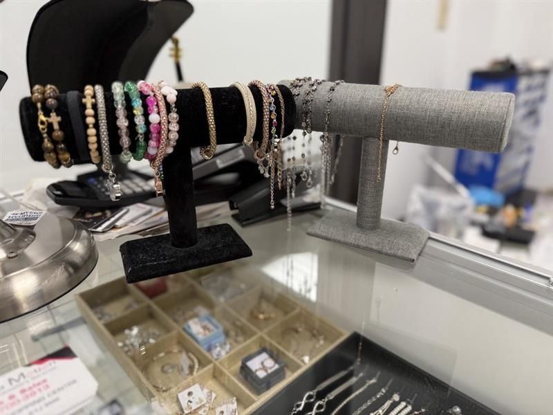 TimTierney's tweet image. Looking for expert watch and jewellery repair right here in the community? Stop by Minute Motion Watch and Jewellery Services in the Beacon Hill Shopping Centre.
Magit Elias is your go-to for battery replacements, strap fixes, custom repairs, and a beautiful selection of silver…