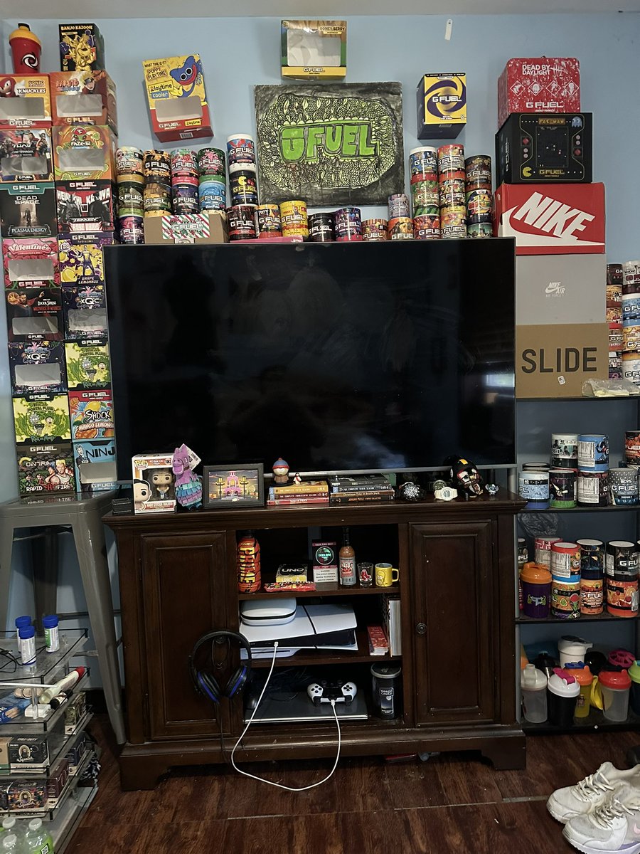 jchiera34's tweet image. My girlfriend just made this for me 😳😱😱🤯🥵🥵 @GFuelEnergy @ES_FTW @GammaLabs