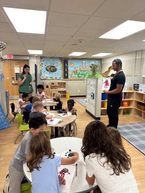 CCSU's tweet image. Central’s School of Education offers hands-on summer programs where Art Education majors like Jayden Ianacone can engage young learners, bringing their training to life in real-world creative settings💙🔱
#WeAreCentral